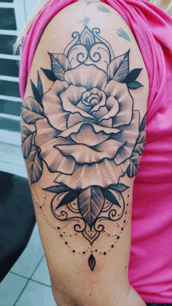 tatuagem em pontilhismo