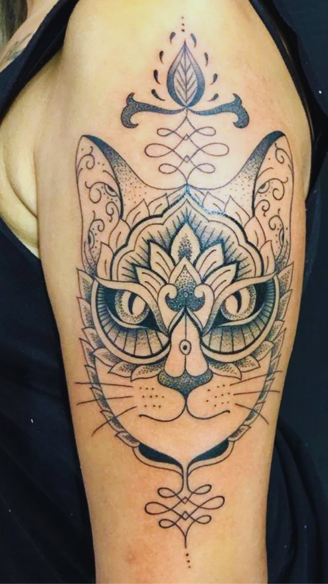 tatuagem em pontilhismo